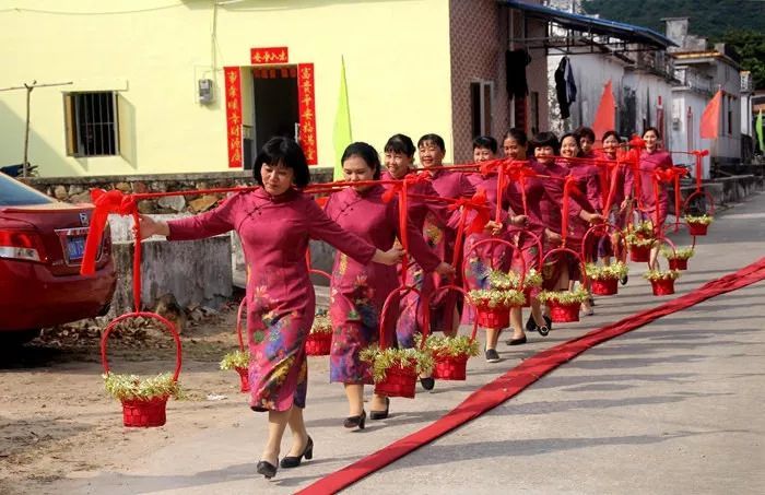 上川岛出嫁女新年回娘家场面热闹