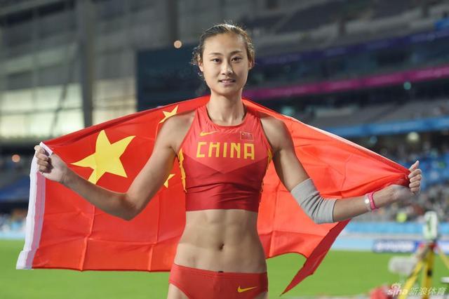 4米63!中国撑杆跳美女李玲夺银 刷新亚洲赛季最佳成绩