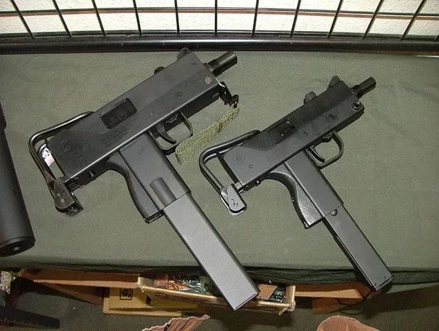 mac-10冲锋枪是1964年美国轻武器设计师英格拉姆设计的微型冲锋枪