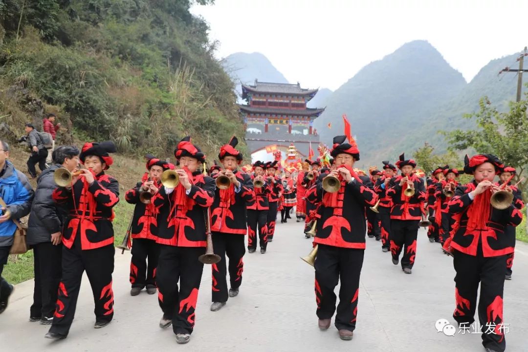 震撼,乐业县舞龙节场面火爆_甘田镇