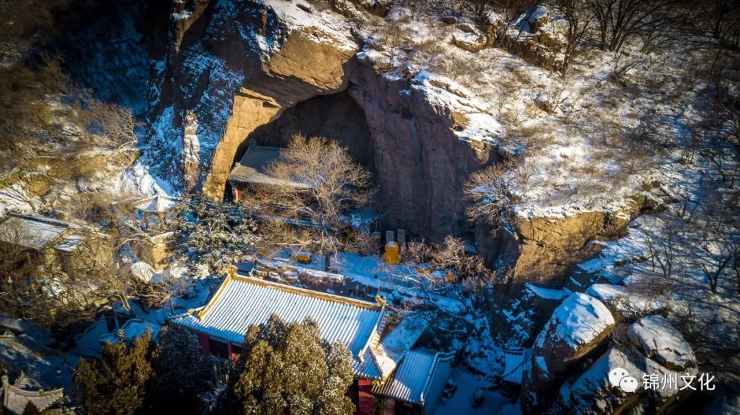 锦州老八景之一的"石堂松雪"晨曦中的北普陀山雪后的北普陀山雪后北