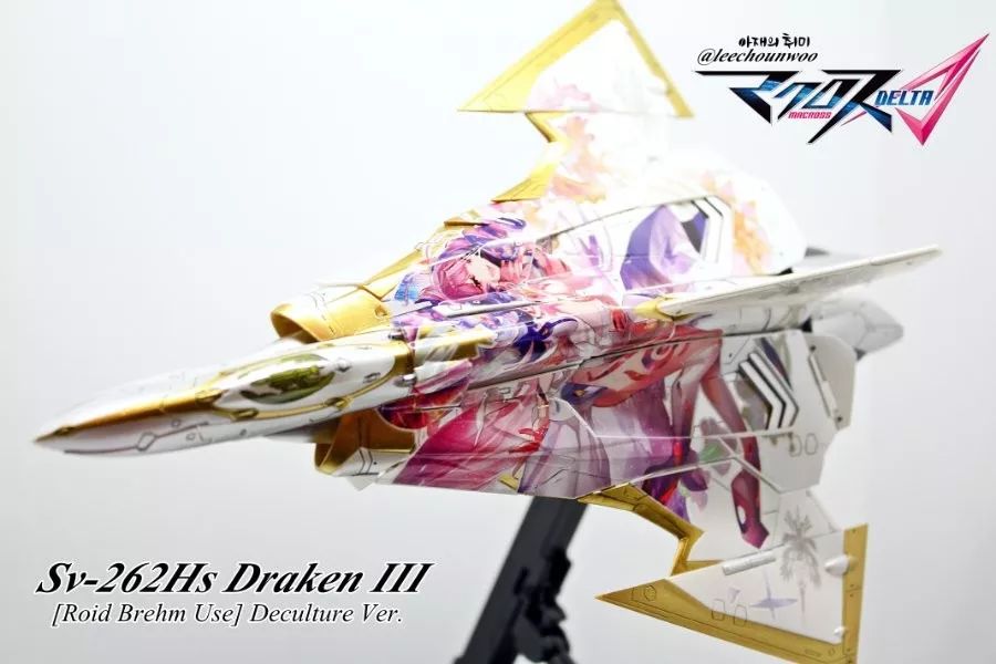 好大一张女主贴纸的macross delta draken Ⅲ,宇宙歌姬的专属战机