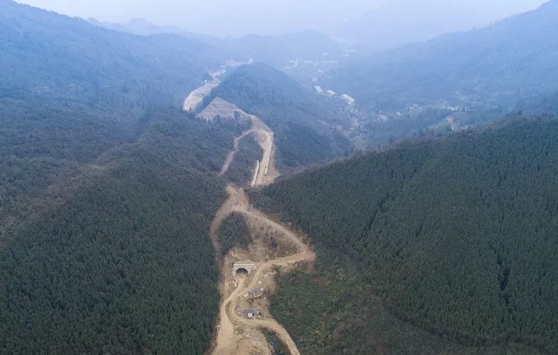 位于峨眉山市黄湾乡木瓜村至川主乡太阳村,项目连接峨眉山景区公路与