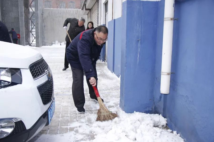 瑞雪兆丰年充分彰显集体扫雪的力量