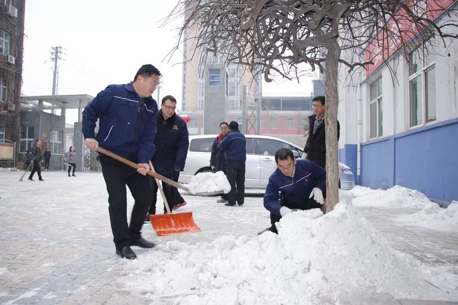 瑞雪兆丰年充分彰显集体扫雪的力量