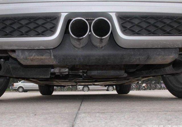 汽车车后的排气管,一根和两根有啥区别?知道原因后,赶紧换车去
