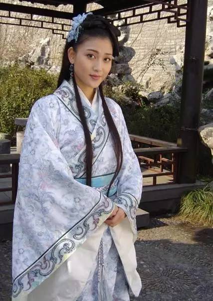 拍摄过不少作品,如携手林峯主演电影《别恋,出演女一号:洛静儿