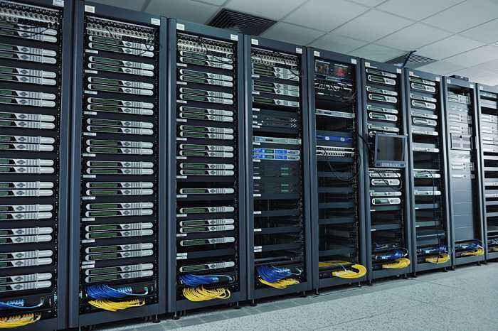 云服务器具备众多传统服务器无法提供的资源快速部署,弹性扩容,宕机