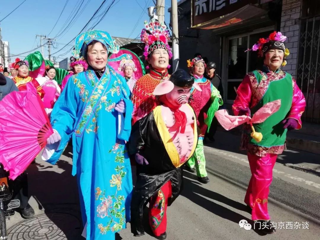 历史悠久的门头沟大峪村"小车新会"再现梨园街头!