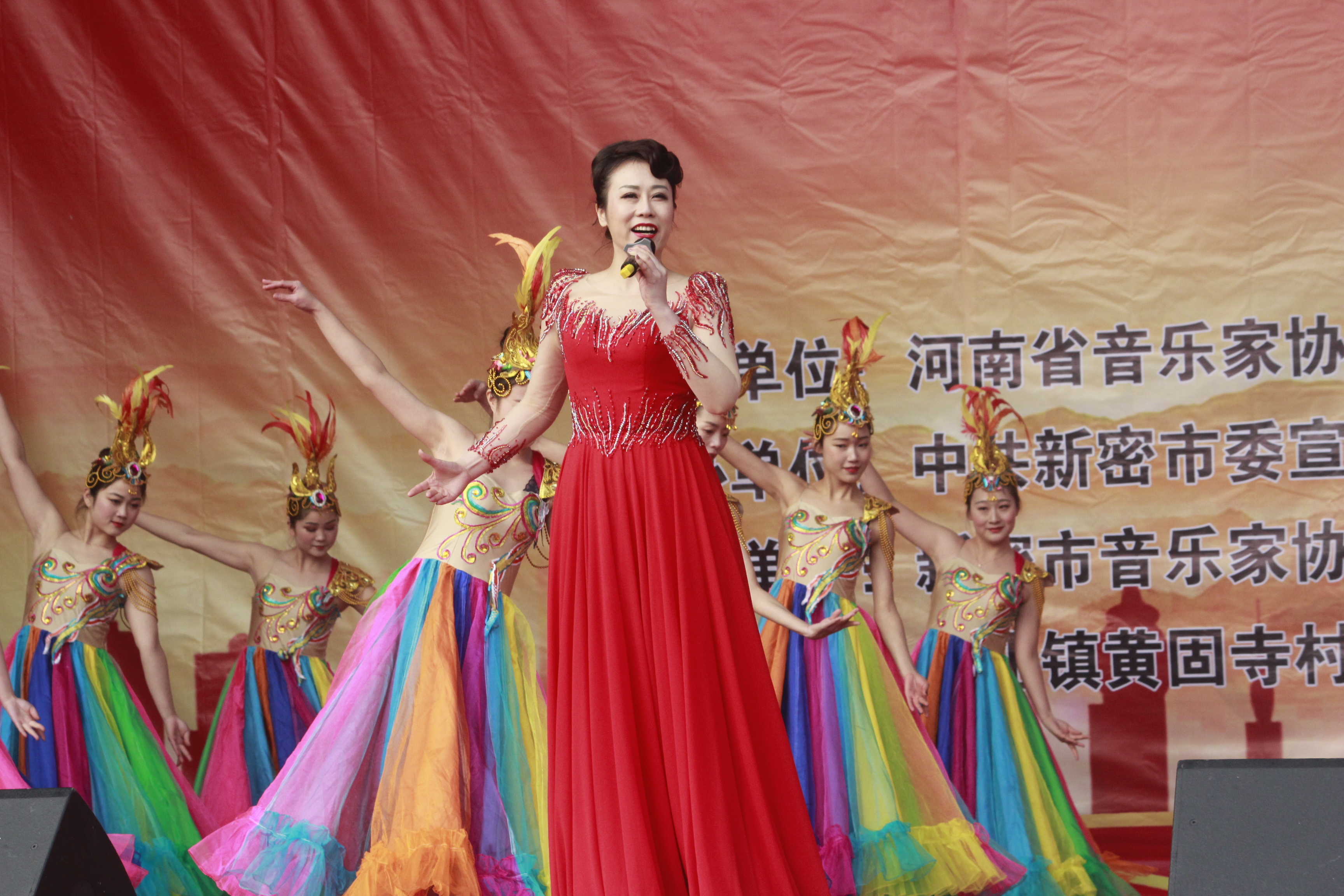 河南省歌舞演艺集团著名青年女高音歌唱家薛青演唱的歌曲《阳光路上》