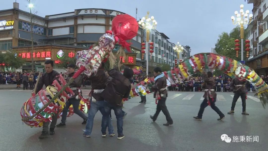 我县一年度龙灯会展演开幕 舞龙欢歌闹新春