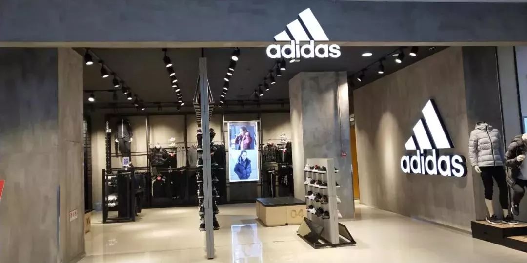 警法 正文  门店选购地址:彩虹广场1楼adidas 责任编辑