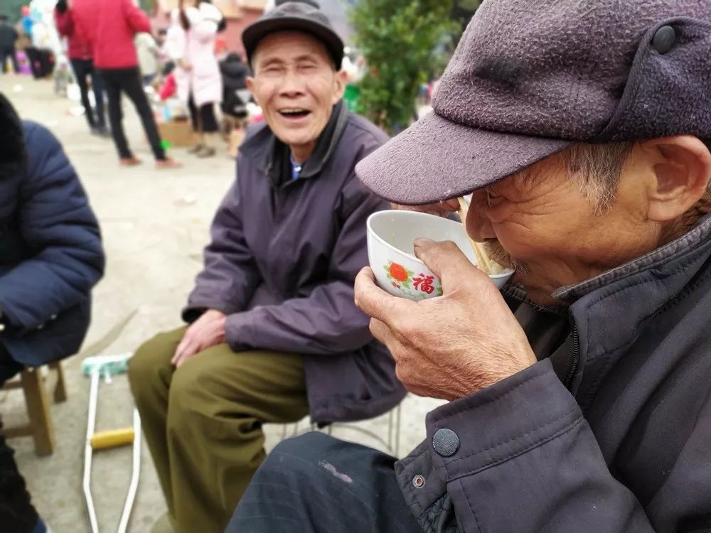 跟往年一样热闹!今天武宣东乡的北山庙会你来了么?