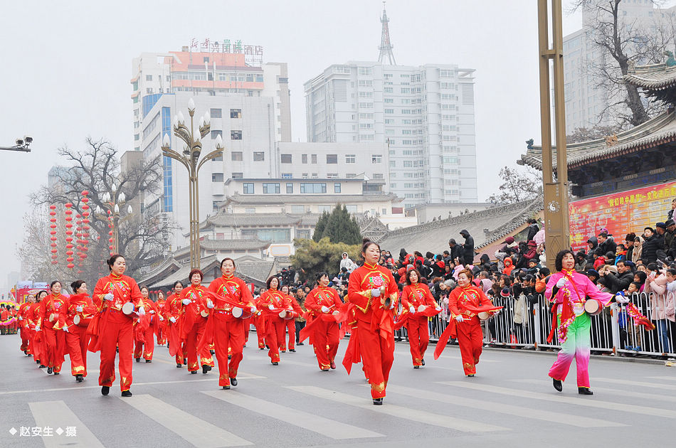 2019甘肃天水秦州街头耍社火天之水网全景式组图