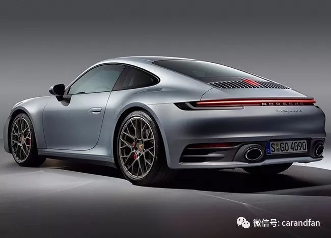 阿斯顿马丁v8vantagevs保时捷911carrera4s