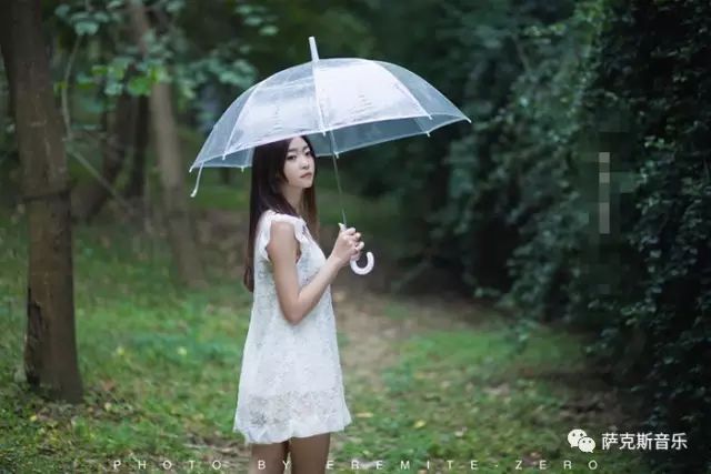 《小雨中的回忆》是台湾校园民歌时期的著名歌曲,由林诗达创作.