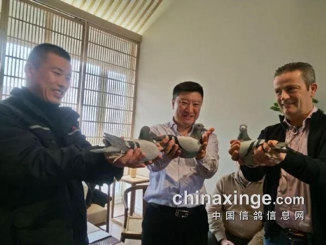 开尔鸽业总经理刘庆柏(左)帕斯卡