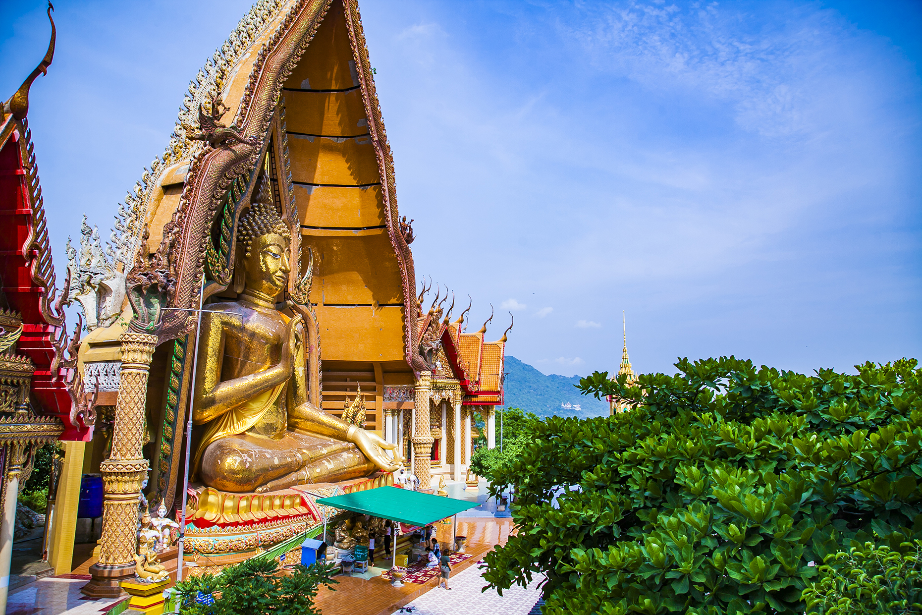 泰国最美十大寺庙之一，建在高山上像云中宫殿，供奉有佛祖舍利子_佛塔