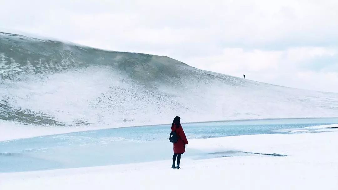 雪花纷纷扬扬落下, 就站在那里, 哪怕仅仅一个背影, 责任编辑