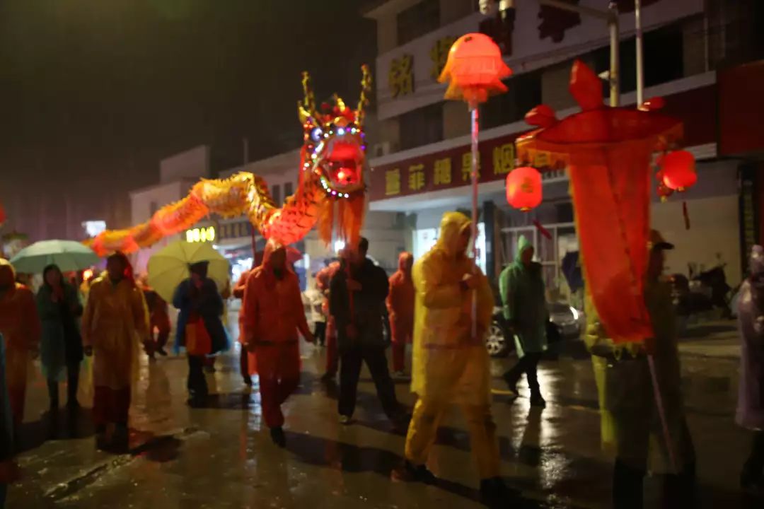 象山十四夜冒雨而来踩街闹元宵咯