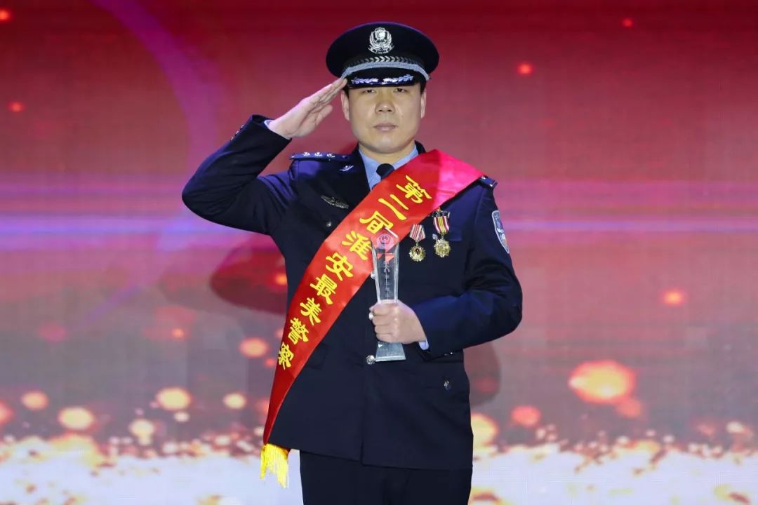 【扩散】洪泽民警荣获第二届"淮安最美警察"称号!