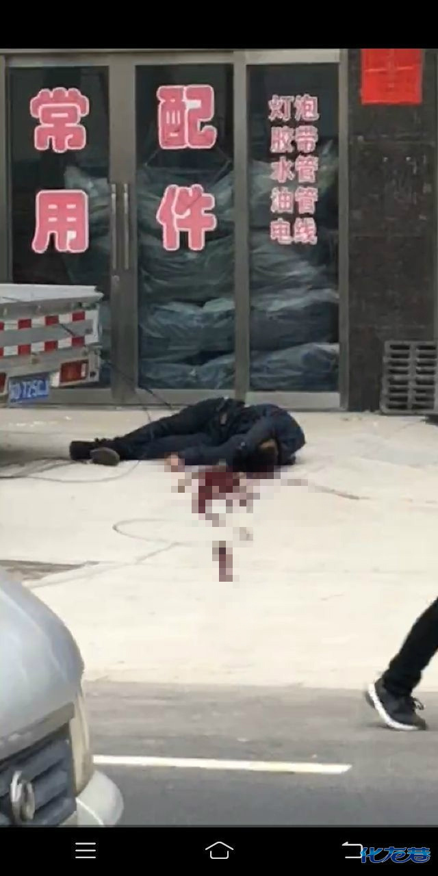 昨日常州一维修员拉线被高压电晕,不慎从6楼楼顶摔下当场死亡!