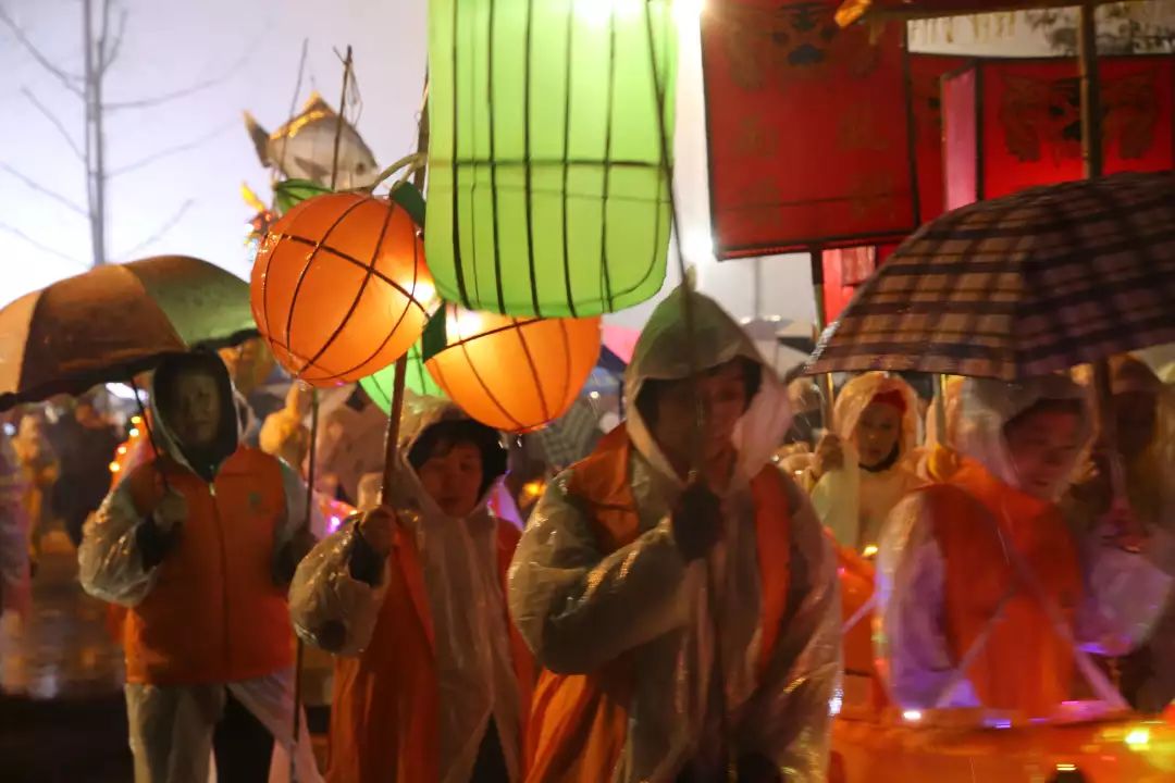 象山十四夜冒雨而来踩街闹元宵咯