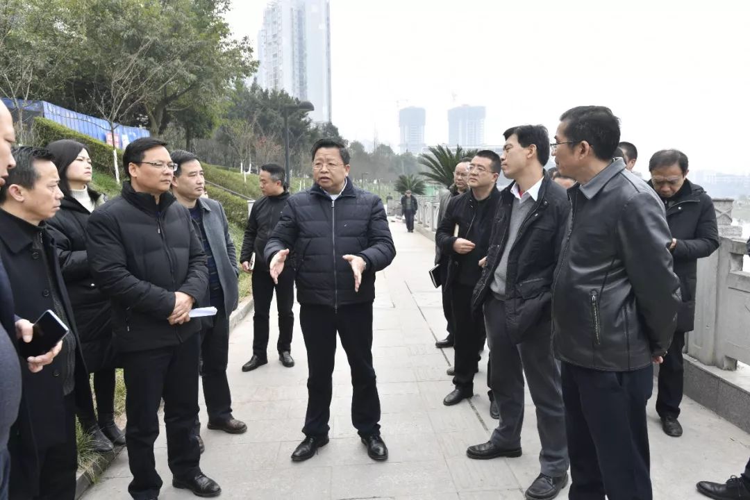 当天上午,曹清尧,李中武深入城区,镇街雨污管网建设施工现场,详细了解