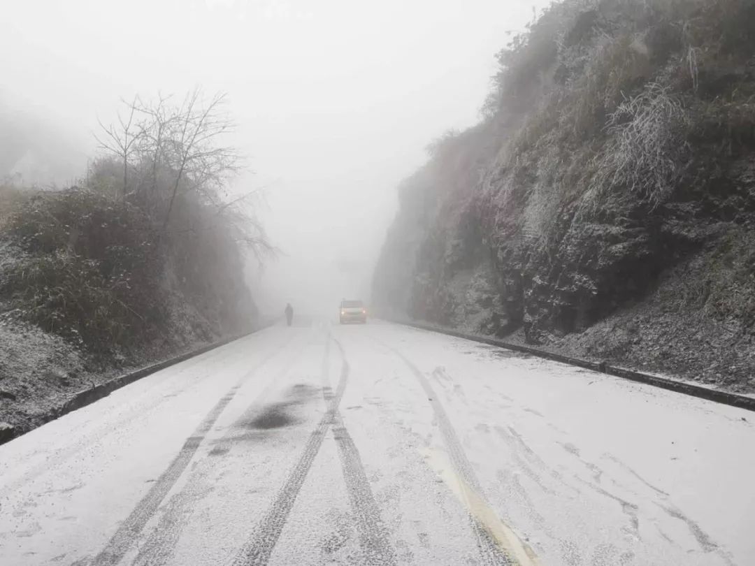 镇马鬃垭口路面轻微凝冻 未来一周天气 2月18日 周一 阴天有小雨