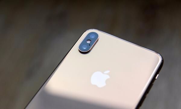 苹果iphone最新折叠手机屏幕两折专利设计曝光