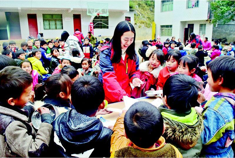 人间的美丽天使华农学子李纵擎山里娃的暖心姐