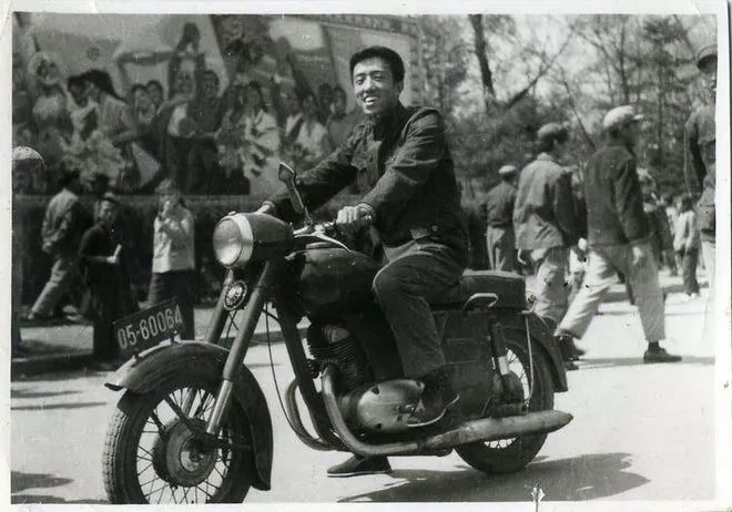 【有故事的老照片】骑“幸福”摩托车送电报