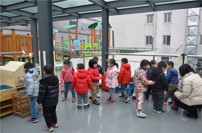 开学了 回家啦 ——中华路幼儿园迎来开学第一天