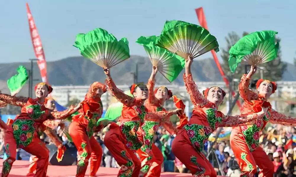 3 河北井陉拉花 4 山西挂花灯 文艺踩街,堪称民间文化化妆大游行.