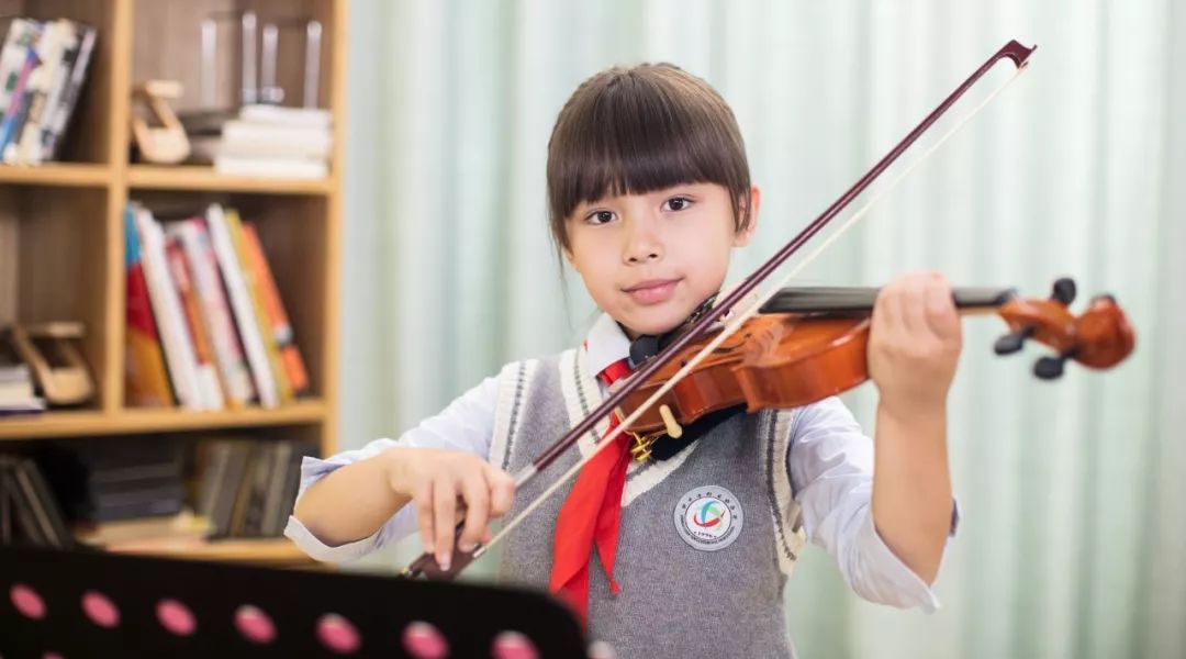 4岁学琴10岁小提琴十级 面对枯燥练琴 妈妈的做法刷爆朋友圈 陪练