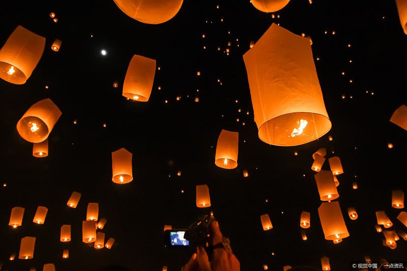 故宫元宵节灯会一票难求,浓烈了中国人的团聚与亲情!