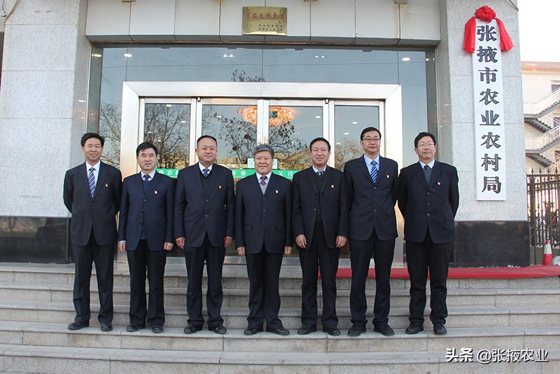 张掖市委副书记谢友生,张掖市人民政府副市长王海峰出席挂牌仪式.