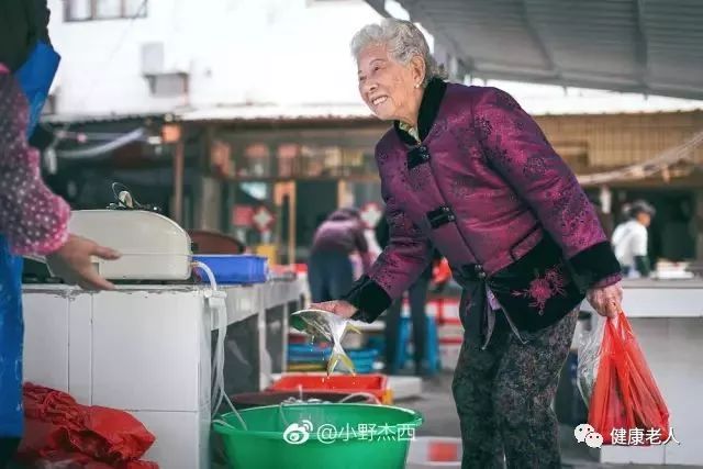 85岁中国老太太活得比18岁还精彩!