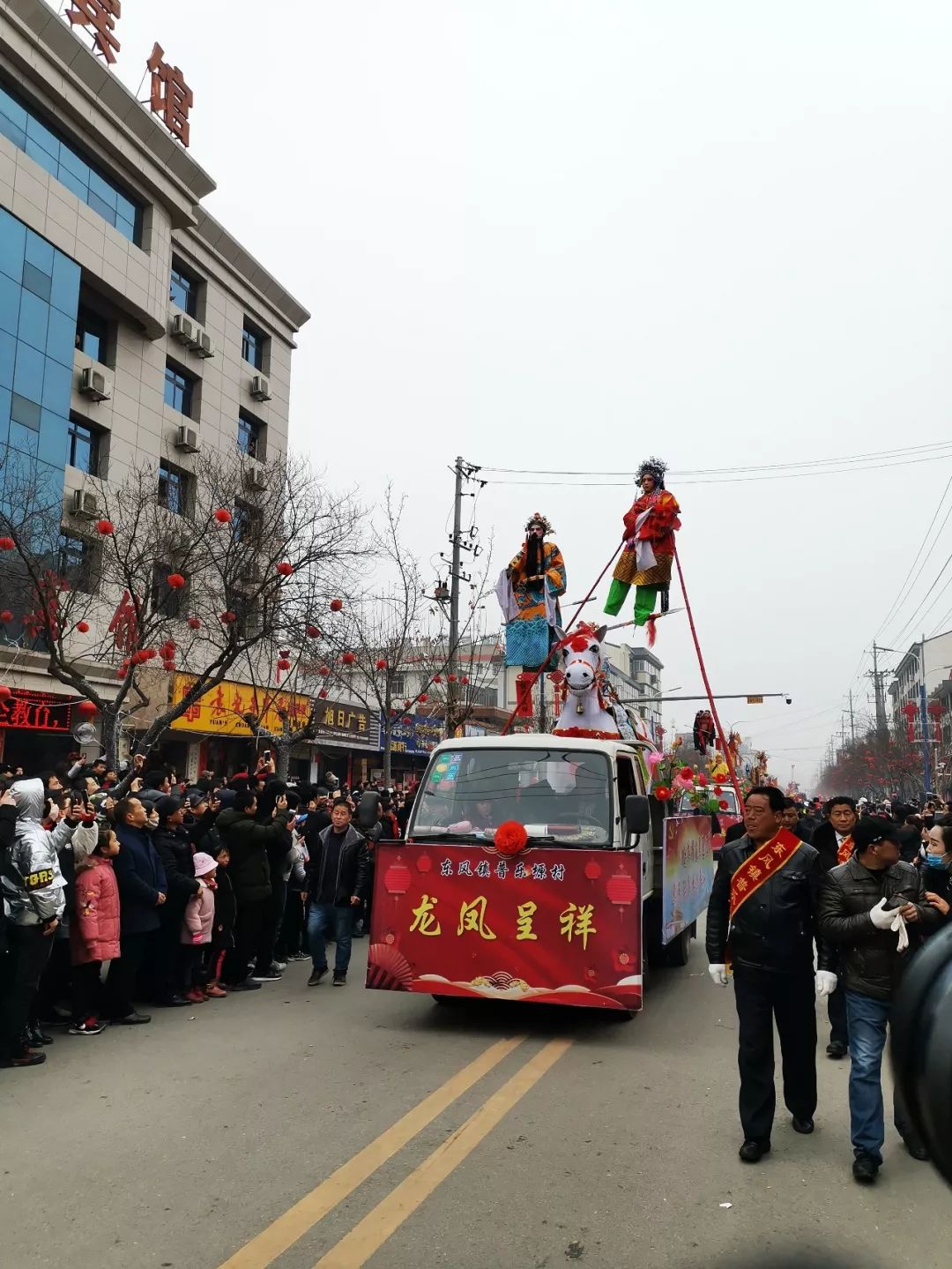 万人空巷2019陇县社火游演盛大举行我的家乡变成了欢乐的海洋