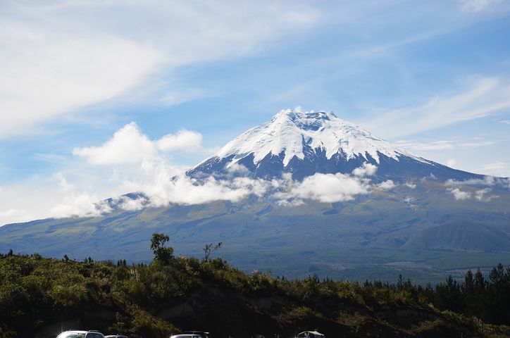 世界上最壮观的10座火山随时都有喷发的危险但游客仍络绎不绝