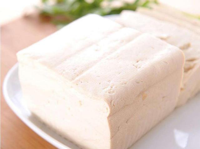 把豆腐放在冰箱中保存 可能你做错了 这诀窍保存10天都是新鲜的 细菌