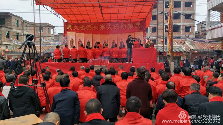 香茗,山珍海味敬奉老祖宗,各地宗亲在大宗祠祭拜祖先现场清供植福仪式