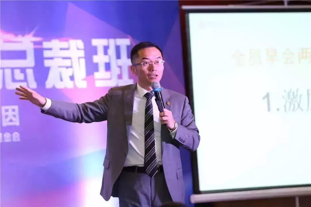 《演说家俱乐部》:赋予你一流的演说魅力!