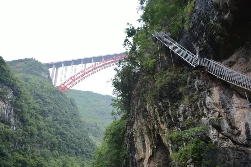 还有万象谷,总溪河峡谷风光,观音阁,万寿桥等景点