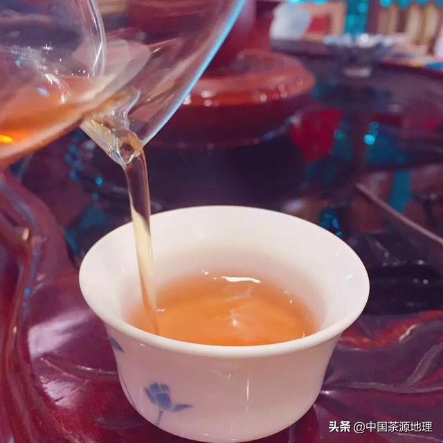 茶席间的“叩指礼”有何寓意？