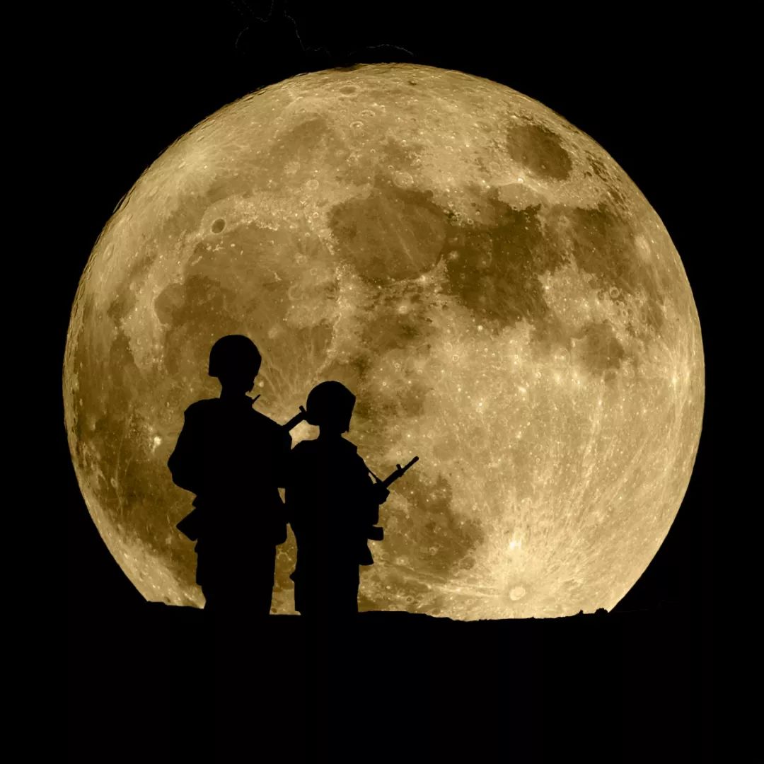 "超级月亮"与元宵节巧遇的新闻截图 当"十五的月亮十五圆" 斑驳的月影