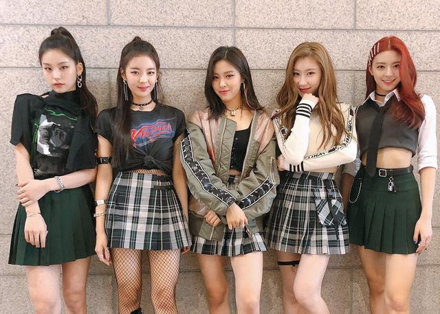 Twice Itzy - twice 2020