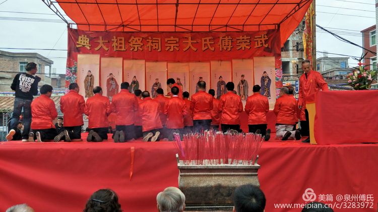 香茗,山珍海味敬奉老祖宗,各地宗亲在大宗祠祭拜祖先现场清供植福仪式