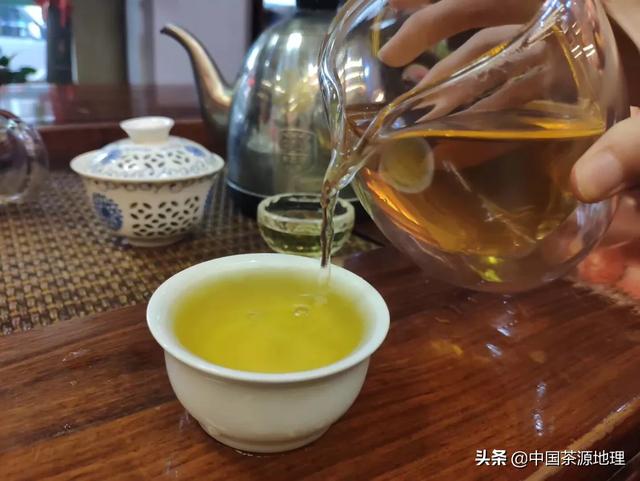 茶席间的“叩指礼”有何寓意？