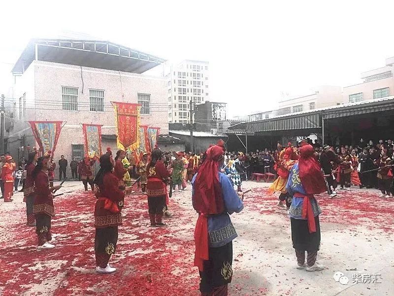 闹热| 正月十六澄海北陇村社日游神,这支女子锣鼓队太